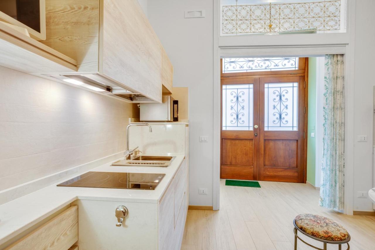 Madame Bari' Suite Apt In The Heart Of Bari Ngoại thất bức ảnh