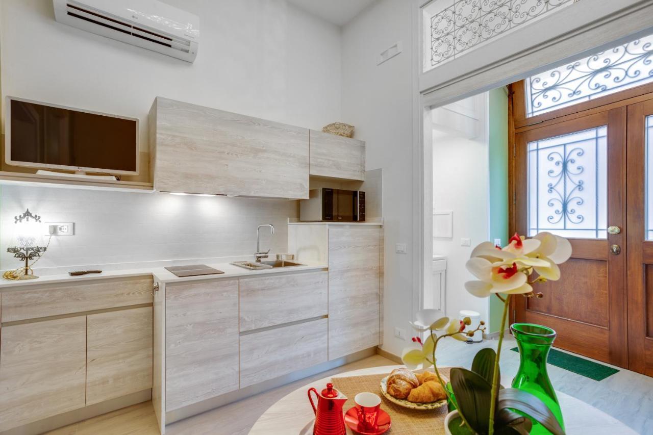 Madame Bari' Suite Apt In The Heart Of Bari Ngoại thất bức ảnh