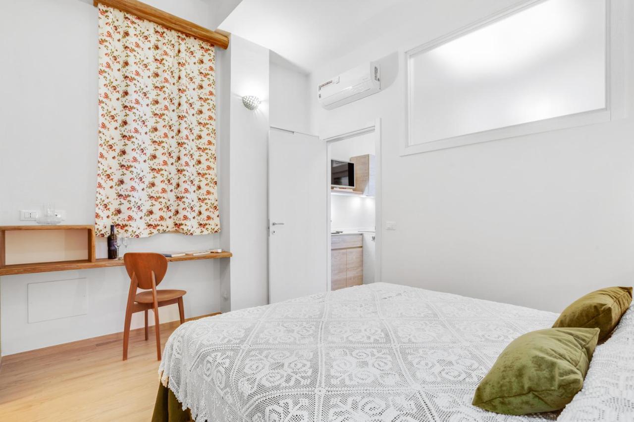 Madame Bari' Suite Apt In The Heart Of Bari Ngoại thất bức ảnh