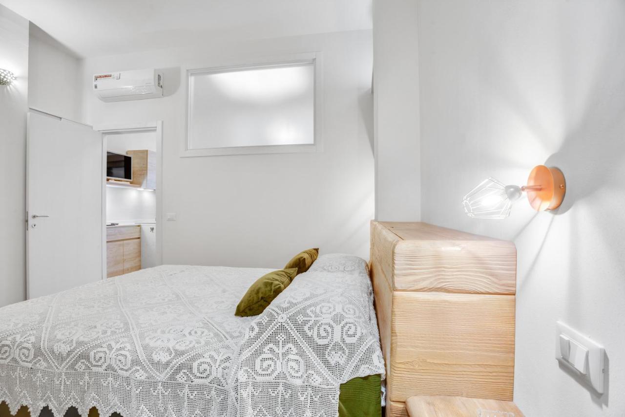 Madame Bari' Suite Apt In The Heart Of Bari Ngoại thất bức ảnh